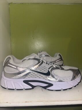 Nike V5 RNR White Malachite & Silver Athletic Running Sneakers  Size 13. New